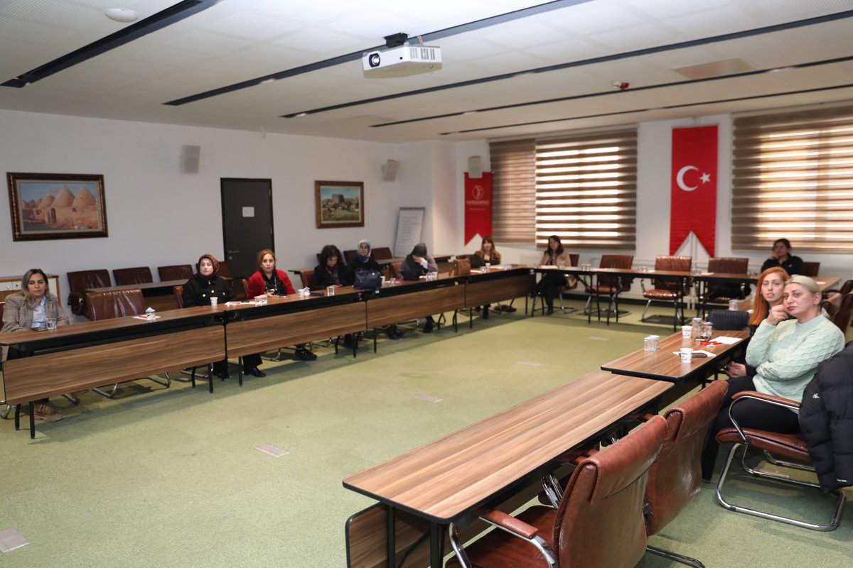 Ajansımızın mikro ve küçük İşletmeler ile kooperatiflere yönelik “2026 Yılı Sürdürülebilir Kalkınma İçin Yeşil Dönüşüm Destek Programı (SoGreen)” bilgilendirme çalışmaları kapsamında Diyarbakır’da faaliyet gösteren kadın kooperatifleri ile kadın girişimcilerle bir araya gelindi.
