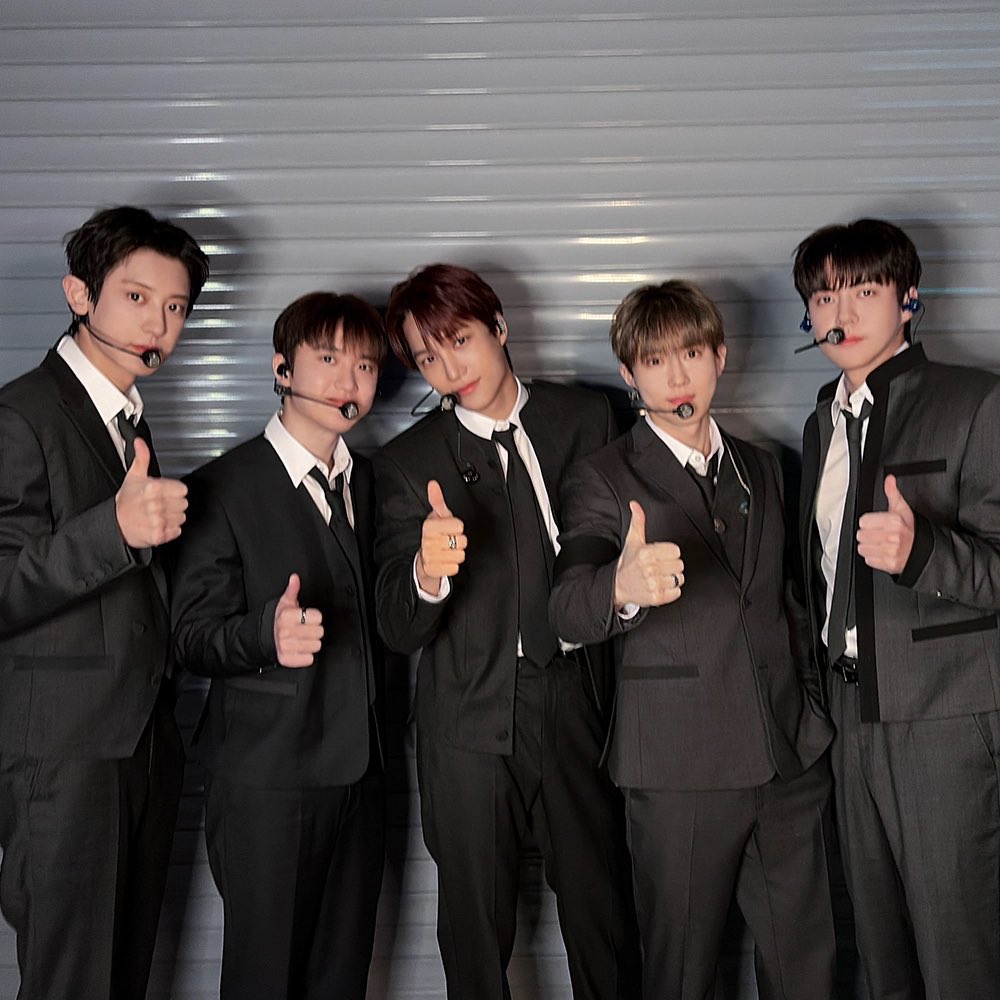 milkteus's tweet photo. winter playlist recommended by exo โ๏ธ๐ถ๐ง
โa winter like this, when the first snow falls, be with exo โ๏ธโ
๐ถ the first snow - exo
๐ถ falling for you - exo
๐ถ christmas day - exo
๐ถ unfair - exo
๐ถ you deserve it all - john legend
๐ถ all i want for christmas is you - mariah carey
๐ถ santa tell me - ariana grande
๐ถ lost stars - adam levine
๐ถ snowman - sia
๐ถ miracles in december - exo
๐ถ universe - exo
๐ถ sing for you - exo
๐ถ for life - exo
๐ถ snowfall at night - doh kyungsoo
๐ถ no one noticed - the marรญas
๐ถ been through - exo
๐ถ nothing - bruno major
๐ถ the reason why i became a singer - shin yongjae
๐ถ till i die - the one
๐ถ whatโs up? - 4 non blondes
๐: https://t.co/LIebG4w5R5