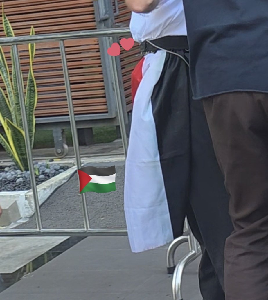 mori09055's tweet image. 방콕 밋그전 밋그에 팔레스타인국기 하고나온거..🥹이제알았어...나🩶제형아 🇵🇸