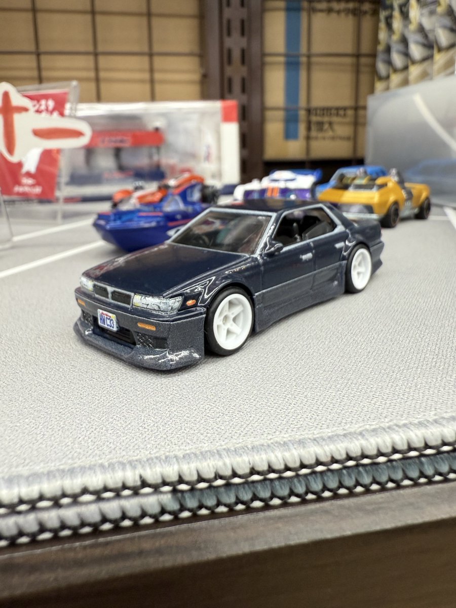 今週はホットウィールブールバード （1週間遅れたやつ）の発売がありますね！
黒と思っていたC33ローレルが紺色ベースのツートンカラーでした！後部座席の窓ガラスとマフラーの形も見てください‼︎素晴らしい1台‼︎
♡♡♡♡♡♡♡♡♡♡♡♡♡
♡♡♡♡♡♡♡♡♡♡♡♡♡