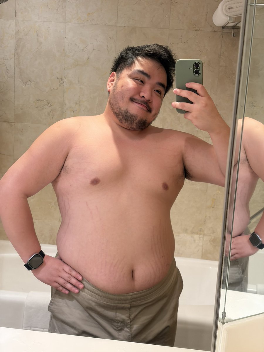 abaruzz's tweet image. Step 1 after check in , remove shirt haha