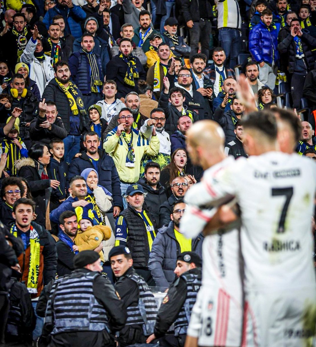 Beşiktaşı sevmeyen yürek taş olsun 🤍🖤🦅