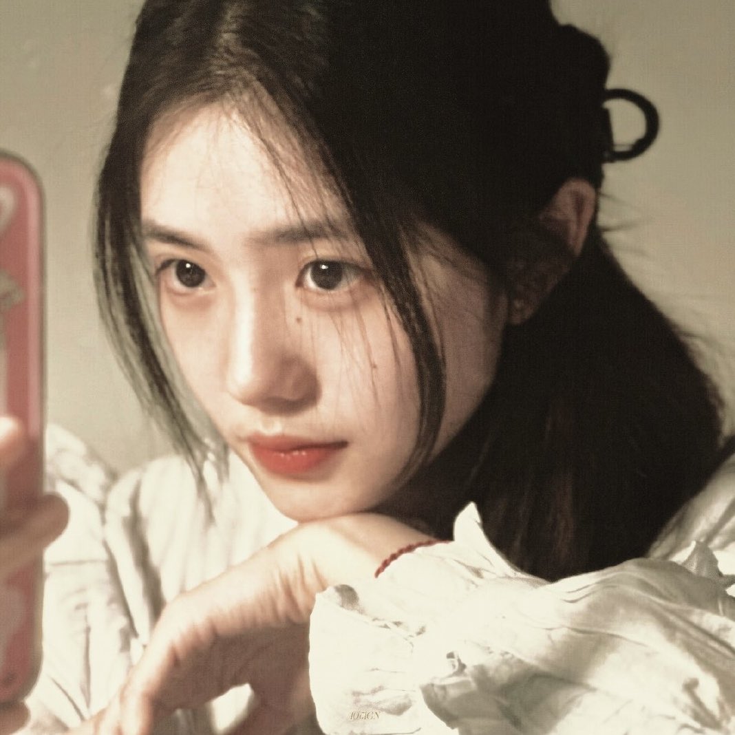 520haocun's tweet image. 내가 좋아하는 류호존 거울셀카 모음.zip ♡