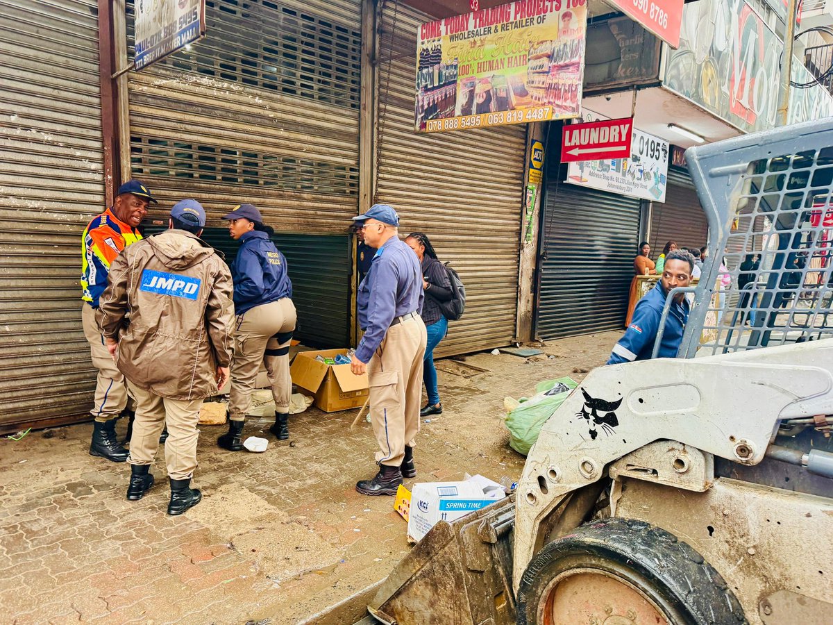 DadaMorero's tweet photo. During our inspection on Lilian Ngoyi Street, we identified a building where the property owners flagrantly violate the law and disrupt order. The premises were found to be unhygienic, excessively filthy, and littered, with no evidence of proper waste management or disposal. Such conduct directly sabotages the City’s efforts to uphold cleanliness, health standards, and order within the inner city. The owner has been issued a fine for non-compliance. All business owners and employees must strictly comply with municipal by-laws and assume full responsibility for maintaining the city’s cleanliness.