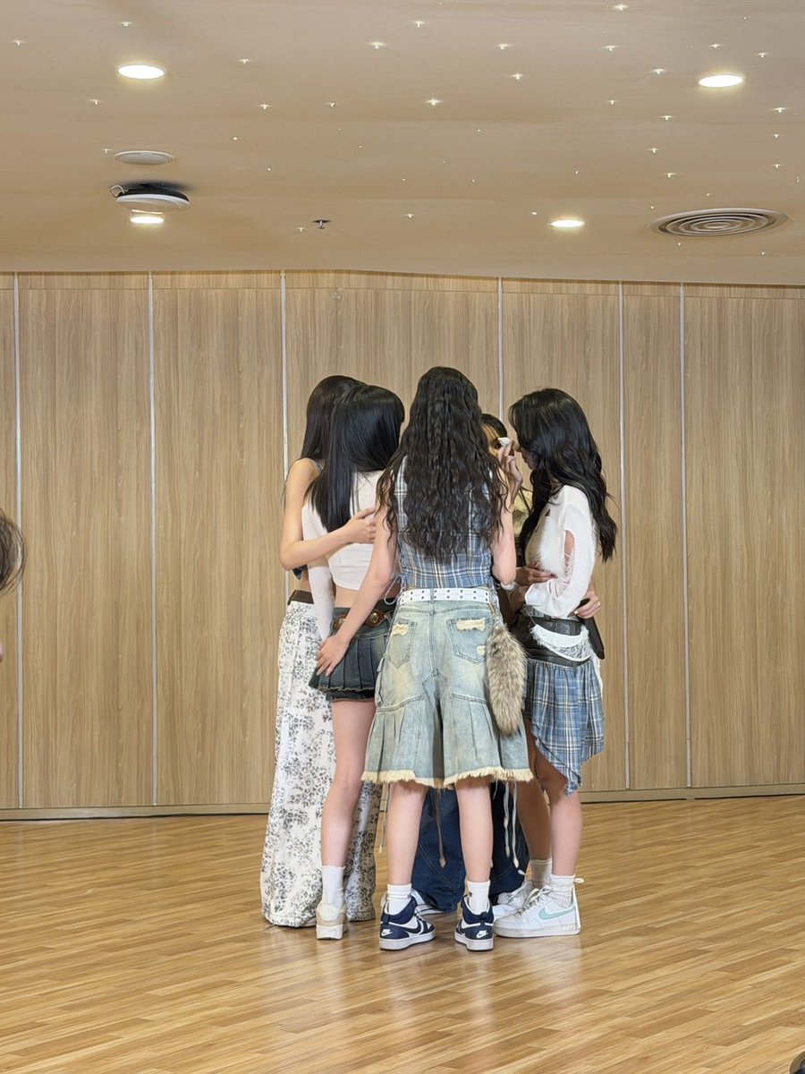 PRAEWPIM tweet media