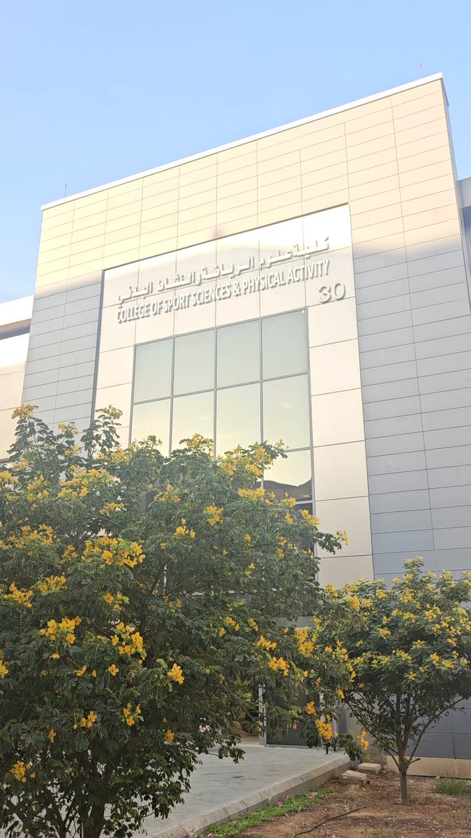 BYSHATHA_'s tweet photo. انتهت الحياة الجامعية في يوم أربعاء عادي، عند الساعة العاشرة صباحًا، بهدوءٍ لم يشبه ضجيج الرحلة.
الحمدلله على ما وهب و تفضّل
و أنعَم و جَاد و أَكرم ، حمدًا كثيرًا. https://t.co/m4ND7srLJx