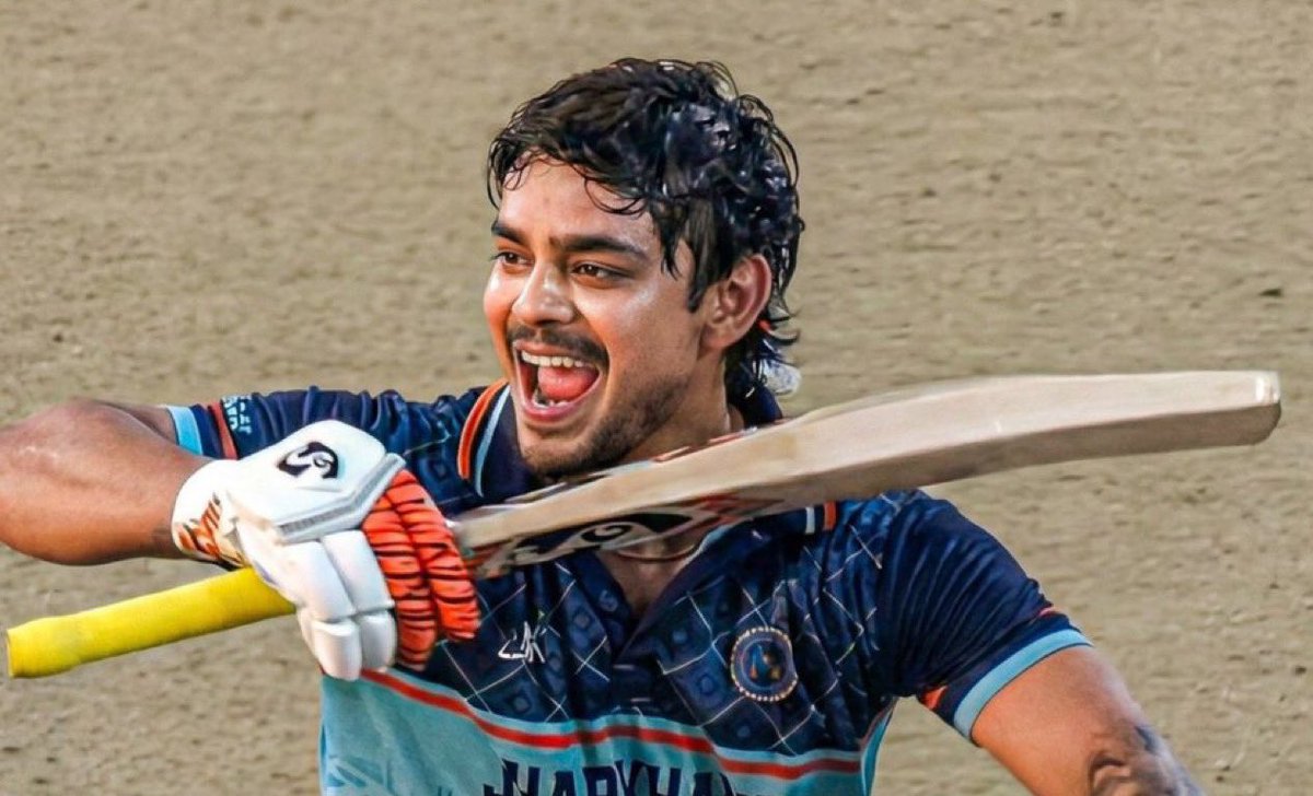 🚨 ISHAN KISHAN MAYHEM IN VHT. 🚨

- Kishan smashed a hundred in just 33 balls batting at No.6 in the Vijay Hazare Trophy. 🥶

KISHAN THE BEAST WILL BE BACK IN INDIA JERSEY SOON…!!! 🇮🇳