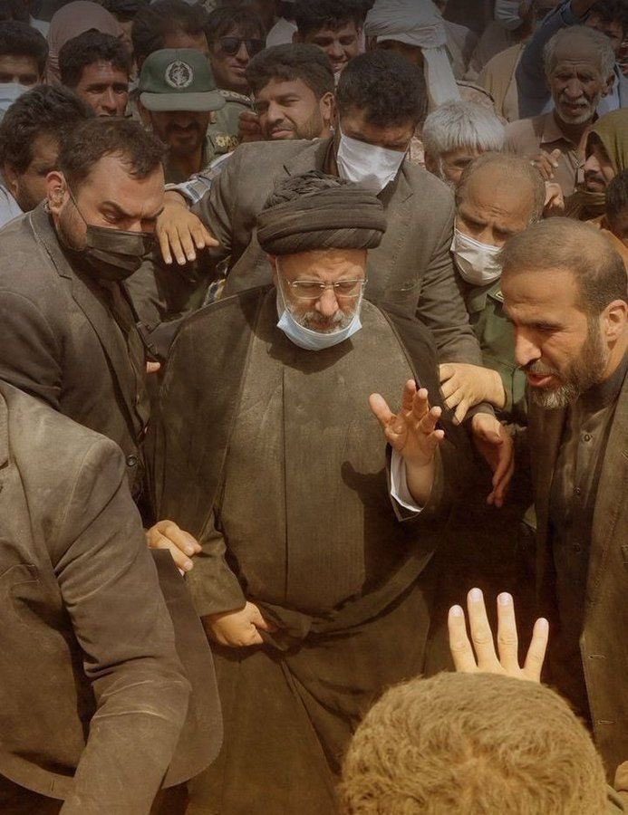Meysame_tamaarr's tweet photo. تورمی که  روحانی به اقای رئیسی تحویل داد 60 درصد،تورمی که آقای رئیسی به پزشکیان داد 35 درصد، 
تورمی که پزشکیان تو یک  سال برای مردم درست کرد 41 درصد . 
جالبه بعد ماله کشا به کسی که 60 رو رسوند به 35 تخریب میکنند و بهش میگن ویرانگر. 
اگه اون ویرانگره شما چی هستید؟ 
#جامع_الطراف https://t.co/gyKx5jqqVY