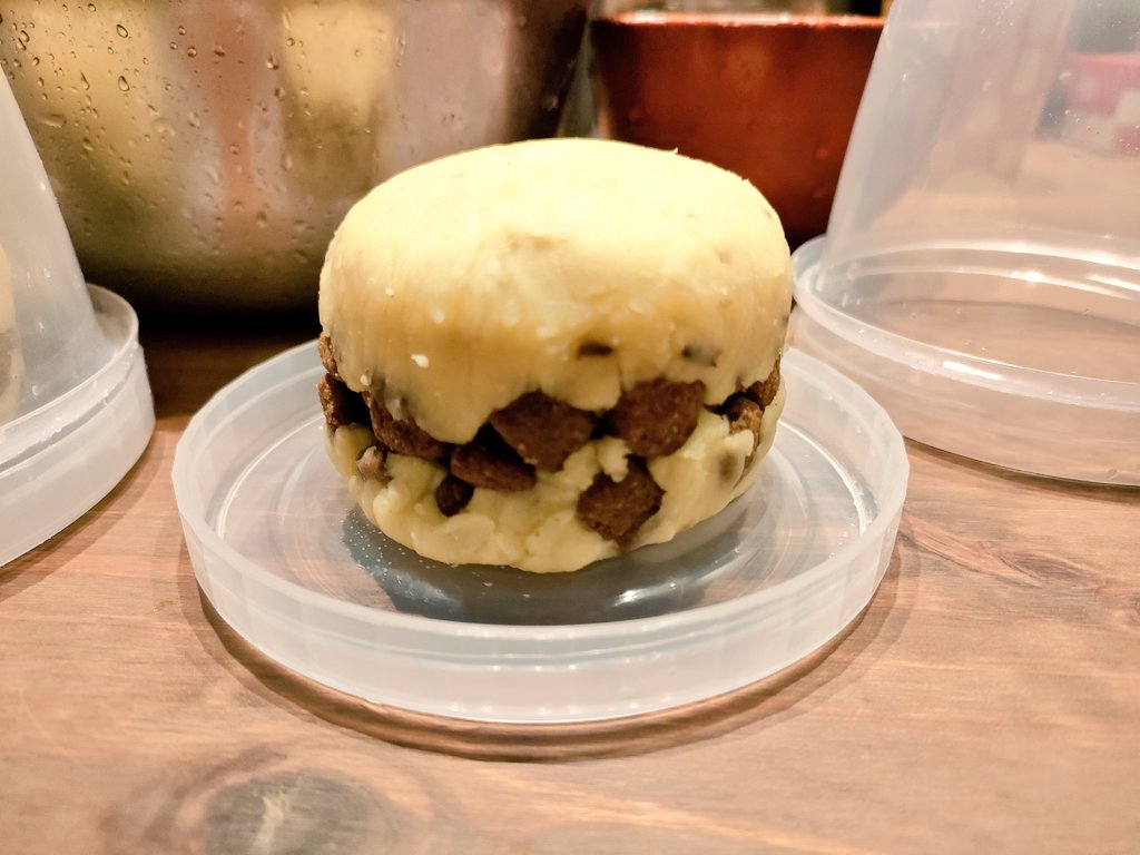 kojingiro's tweet photo. ひなたのケーキの仕込み完了
材料はサツマイモとヨーグルトといつものご飯
ヨーグルトの水切りが少し甘かったのであとで載せて完成
無添加で安心😌 https://t.co/t6h8sHZ5qu
