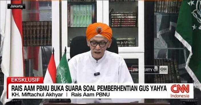 ma2nwedung's tweet photo. Orang menunjuk itu 1 jari ke orang lain, 4 jari kembali ke dirinya sendiri. 
Rais 'Aam memecat Gus @YahyaCStaquf  sebagai Ketum PBNU salah satu alasan karena Pro Zionis. 
Tapi Rais 'Aam Klarifikasi menggunakan media CNN, tidak menggunakan media milik NU
#IslahJalanTerbaik https://t.co/Fi9DsHy5M1