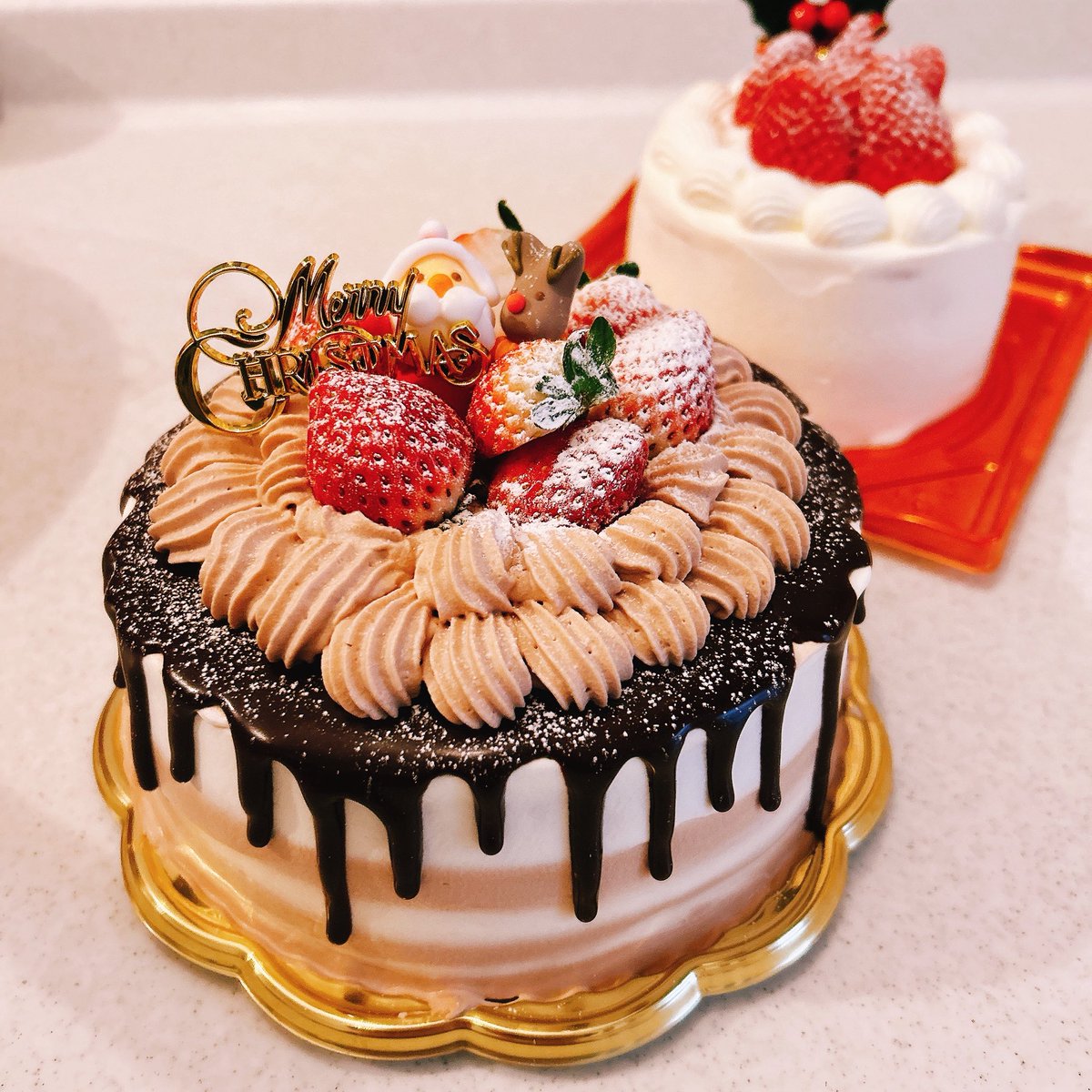 RIE88122622's tweet photo. 今日は重い腰をあげケーキを作りました😀2個！笑　小さい方は実家へプレゼント🎁🌲✨✨
素敵なイブをお過ごしください♪
Merry Xmas🫶 https://t.co/lshXrrJxCR