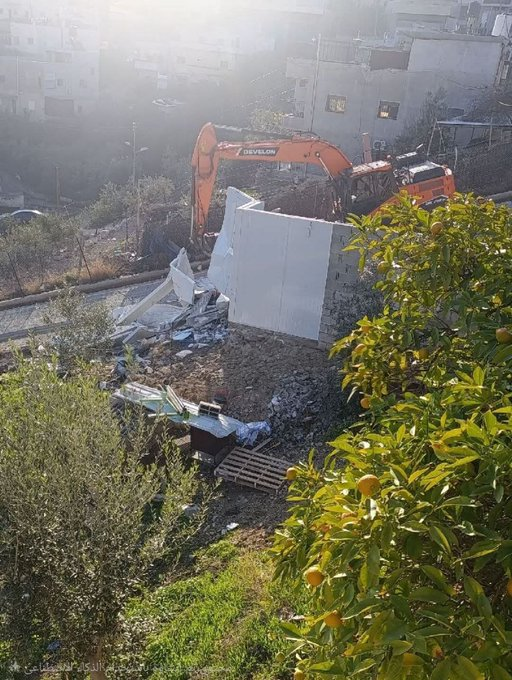 palinfoen's tweet photo. Israeli occupation forces demolish a Palestinian-owned structure in Jabal Al-Mukaber neighborhood, occupied Jerusalem.

#GazaGenocide
#Aqsaunderattack
#europe #Gaza #Palestine
#Israeliwarcrimes #غزة https://t.co/7FFMMHjP9B
