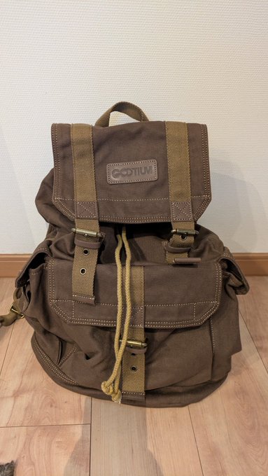 新しいリュック買った〜。わ〜い〜 