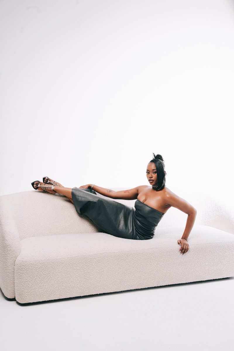 luvavocados24's tweet image. 24 on the 24th!! Happy birthday to meeee🥰🥰 

#goldenyear