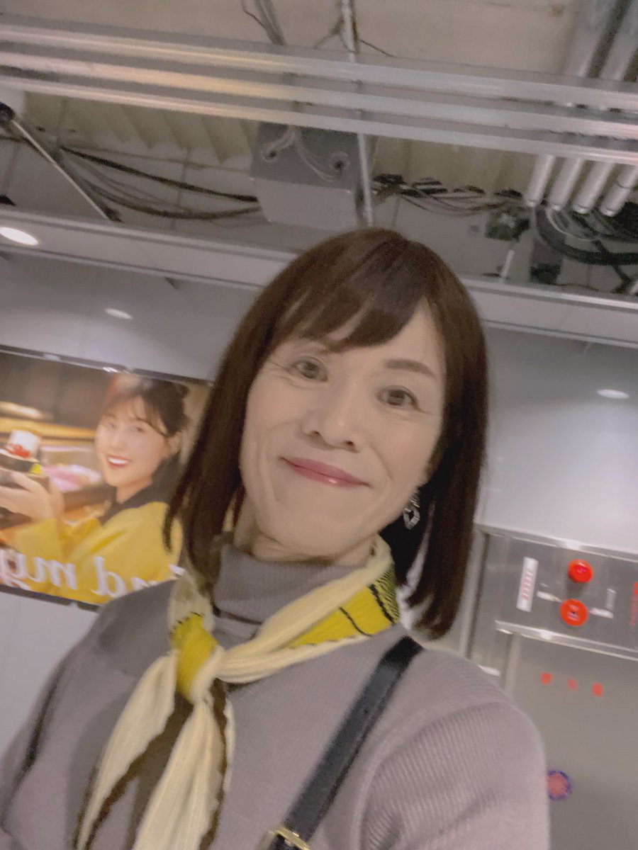 Xo_Ruby5's tweet image. 雨のイブでになりましたね🎄
自分にブチプレゼント🎁って事で
スカーフ買って巻いてもらった
可愛いじゃん💕
と自画自賛😅
みなさん良いクリスマスを🤶✨✨🍎