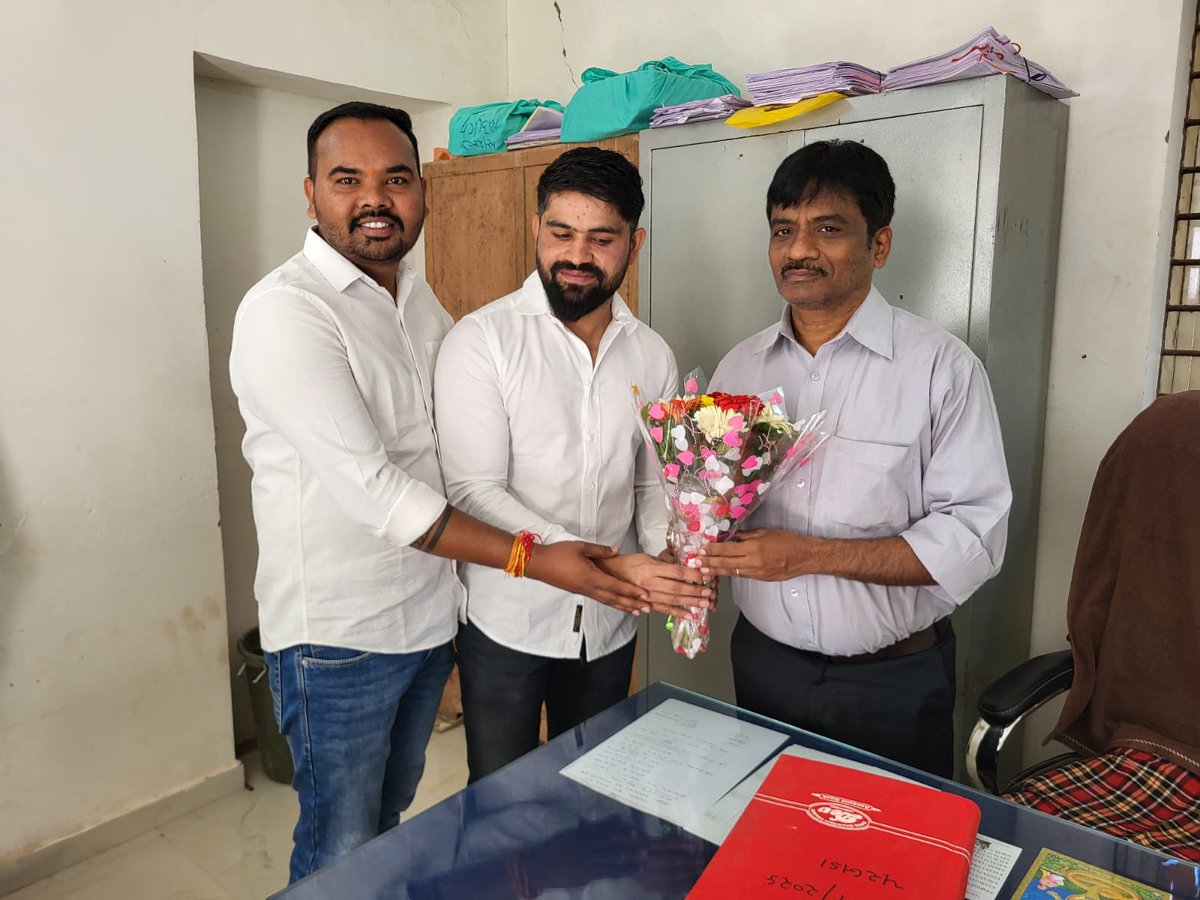sabarkanthadp's tweet photo. સરકારશ્રી દ્વારા અઠવાડિયામાં બે ગામોની મુલાકાત લેવા મળેલ સૂચના મુજબ આજે હિંમતનગર તાલુકાના પરબડા ગ્રામ પંચાયતની મુલાકાત લઈ ગામની અંદરના રસ્તાઓ, પીવાના પાણી, ઘન કચરાનો નિકાલ, ગટરના પાણીની નિકાલની વ્યવસ્થા જેવી તમામ માળખાગત સુવિધાઓની ચકાસણી કરી જરૂરી સૂચનો કરેલ...
@drgaurav09ias https://t.co/JBis4mixGK