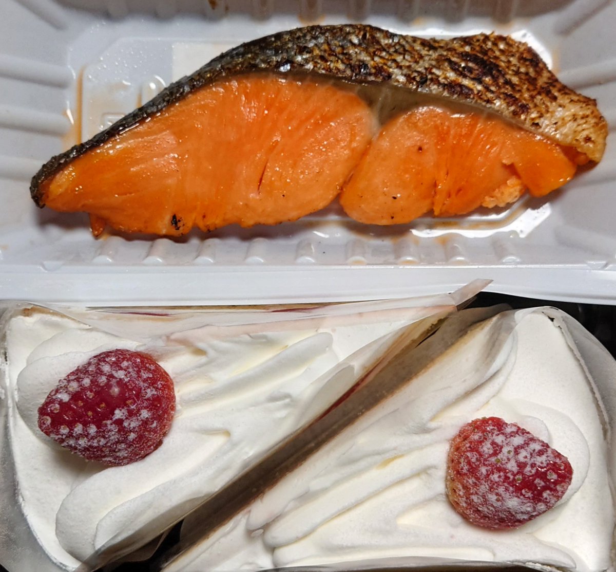 チキン冷めちゃった🐰だなどと、その気になっていたお前の姿はお笑いだったぜ。クリスマスにはシャケを食ゑゑ！？