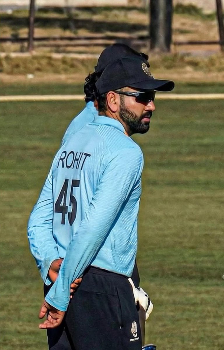 पूर्व भारतीय कप्तान रोहित शर्मा विजय हजारे ट्रॉफी में मुंबई के लिए खेल रहे हैं।