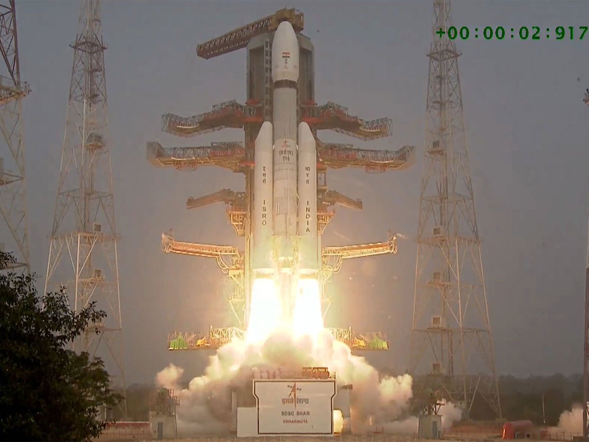 ani_digital's tweet photo. "Largest-ever commercial communications satellite in low earth orbit": AST SpaceMobile CEO on BlueBird 6 launch

Read @ANI Story | https://t.co/XV1IceDmsk 

#ISRO #BluebirdBlock2 #SpaceMobile #Satellite https://t.co/fOJlSjLlsI