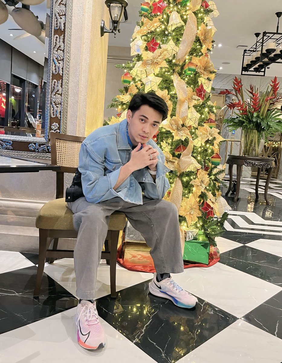 Wishing you holiday cheer and joy 🎄🎁🍾🎉

Merry Christmas and Happy New Year to all.