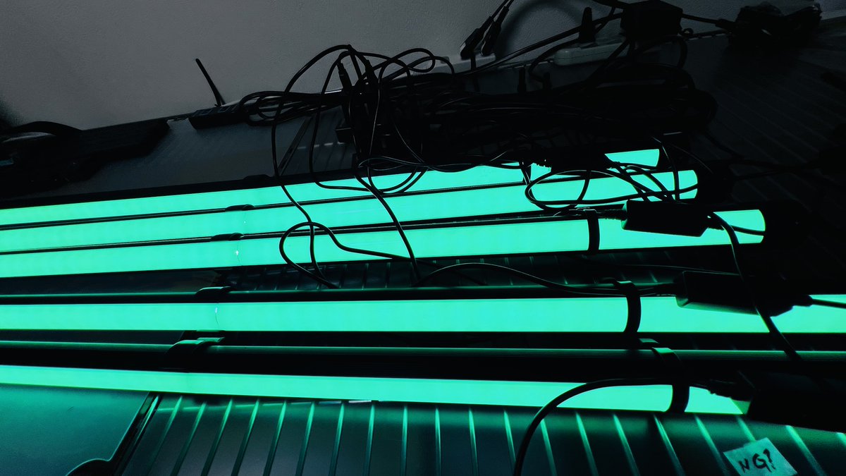 Bori_LMSD's tweet image. 久しぶりにLEDライトセーバーを稼働させる予定があるので、動作確認と故障品を修理しました。

まだまだ現役で活躍してもらえそうですね。

#vj #vjbori #音景onkei #ライトセーバー