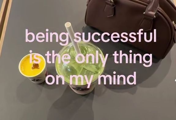 𝓁𝒾𝓁𝓎. tweet media