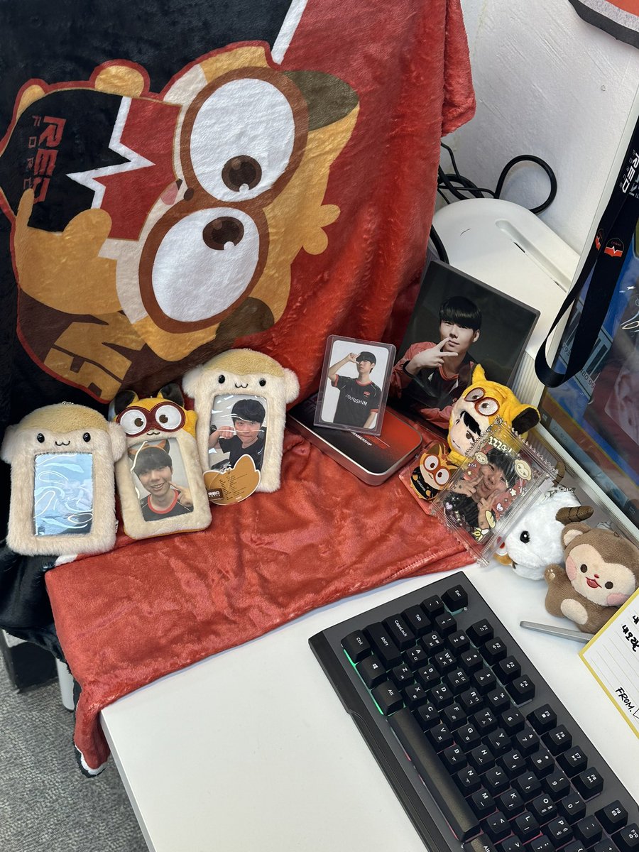 ing231917's tweet photo. #시우랑_너랑_마트에서_슈우우웅
끼끼님 생신축하드려요 https://t.co/HbjZjIgpiR