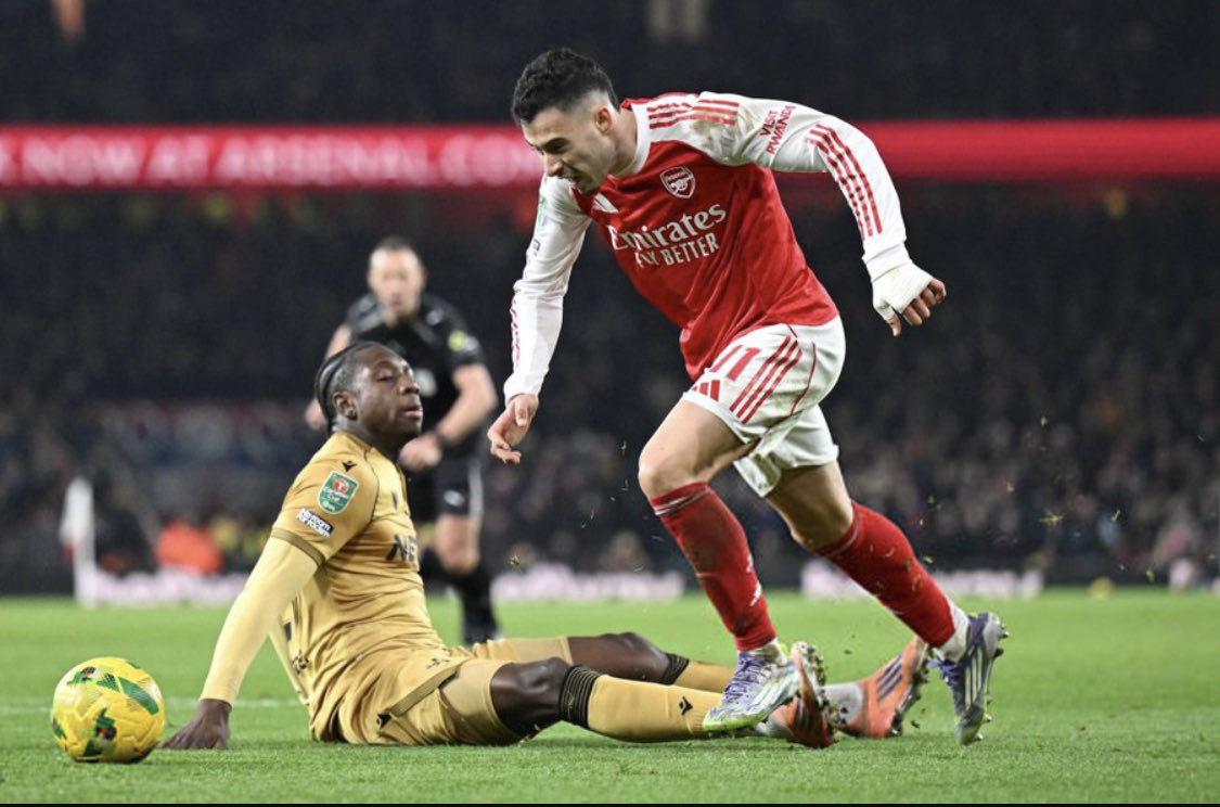 Huyo dogo hapo chini utafikiri anasubiria kutahiriwa kumbe amechekechwa na akachekecheka