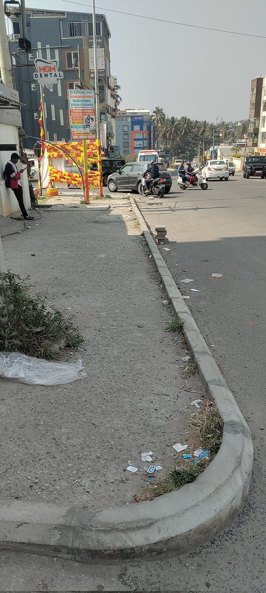 sujayshet7's tweet photo. This is the current situation of Road on Uttarahalli Main Road, Kodipalya Circle. Nothing much has improved since Nov 2023. How many more years are required to provide the basic facility of FOOT PATH TO COMMON CITIZENS?@GBAChiefComm @rk_mishra @BbmpchdTeam https://t.co/NrBG9pULp1