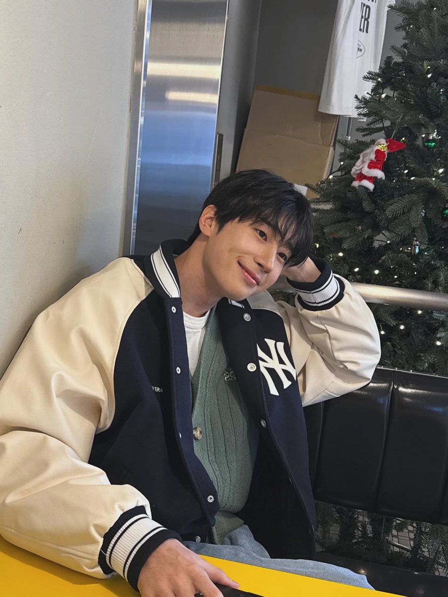 PopCrave's tweet image. Happy 31st birthday to the talented Han Seungwoo of #VICTON.