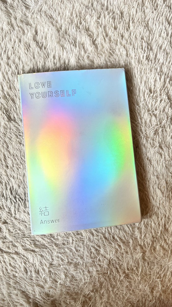 arynele's tweet photo. guys aku mau jual album bts 100K only/pcs nya bisa oyen free ongkir🤩✨🧡

1. Album BTS Persona Photocard V 
2. Album BTS Love Yourself: Answer Photocard Jungkook https://t.co/cXvJcyCRX4
