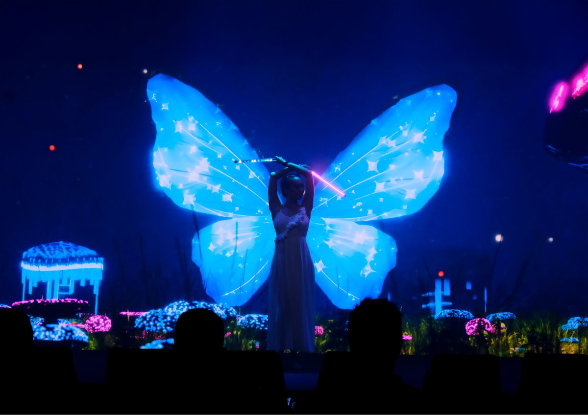 EnPlatea's tweet image. Esta navidad llega a #Barcelona GÉNESIS, un espectáculo inmersivo de danza y arte digital para toda la familia enplatea.com/?p=45250 #GiraSomnis #PacoGramaje #EspaiIdemCreativeArtsSchool #EspectaculoInmersivo #Planes2025