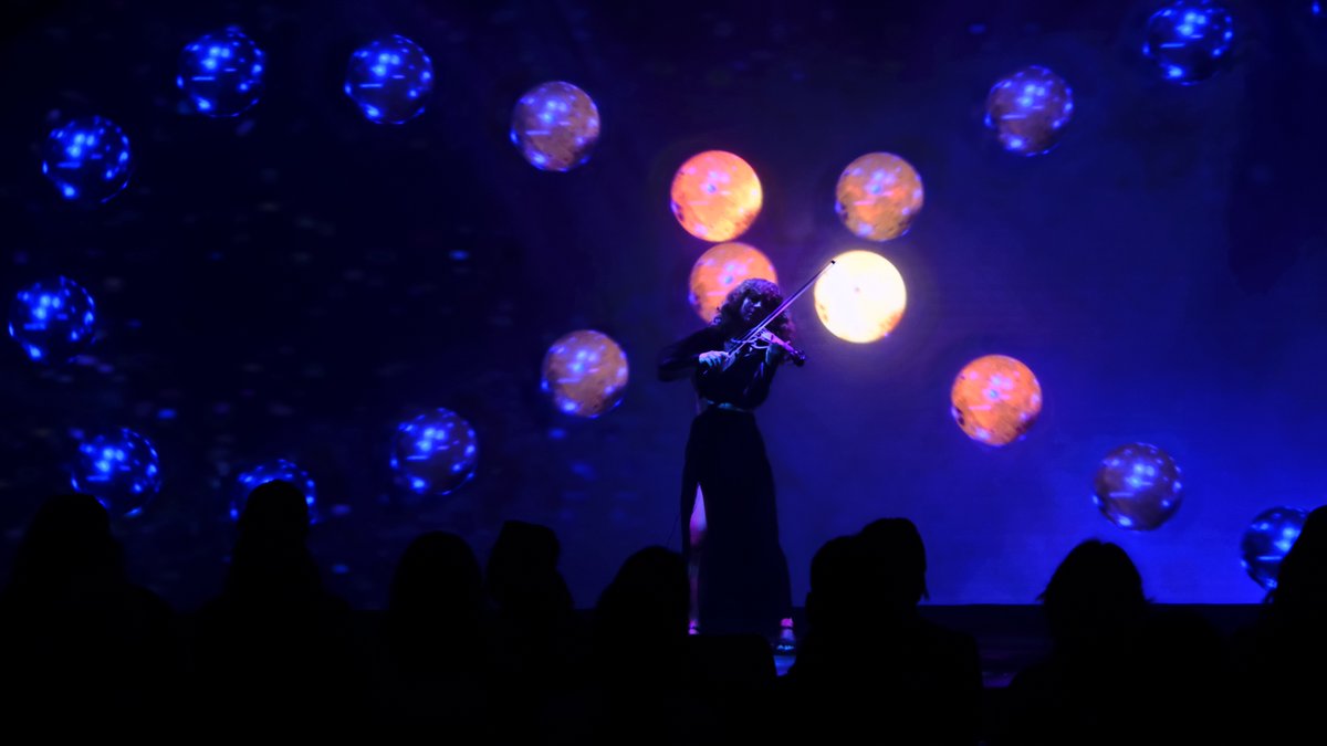 EnPlatea's tweet image. Esta navidad llega a #Barcelona GÉNESIS, un espectáculo inmersivo de danza y arte digital para toda la familia enplatea.com/?p=45250 #GiraSomnis #PacoGramaje #EspaiIdemCreativeArtsSchool #EspectaculoInmersivo #Planes2025