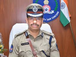 PuraLocal's tweet photo. హైదరాబాద్ లో క్రిస్మస్, వైకుంఠ ఏకాదశి ,నూతన సంవత్సర వేడుకల సందర్బంగా బుధవారం నుండి జనవరి 1 వరకు ప్రత్యేక డ్రంకెన్  డ్రైవ్ నిర్వహిస్తామని.  హైదరాబాద్  సీపీ వీసీ సజ్జనార్ గారు తెలిపారు  #vcsajjanar #tgpolice #puralocal https://t.co/KYpQYMvYNW