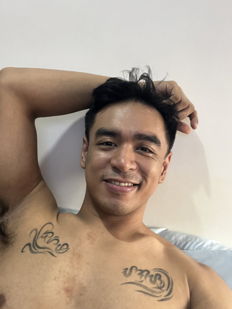 MattGador's tweet photo. Inaugural thirst trap sa bagong phone (inaugural??) https://t.co/9vrxsohOcz