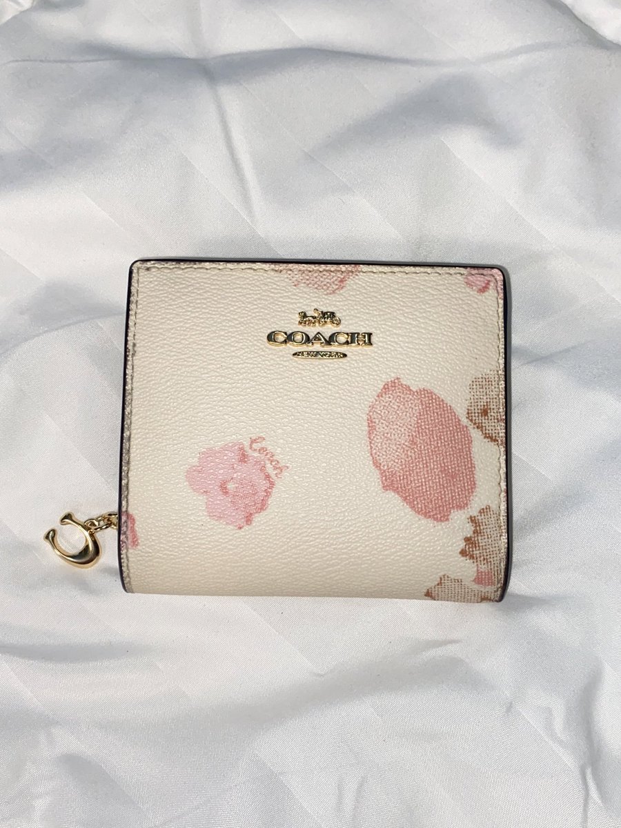 byebybee's tweet image. ส่งต่อกระเป๋าตัง coach สภาพดี 1,800 บาท ทักมาขอดูเพิ่มเติมได้ค่ะ ส่งฟรี #ส่งต่อกระเป๋า #ส่งต่อกระเป๋าตังค์ #ส่งต่อcoach #ส่งต่อกระเป๋าcoach #coach #ส่งต่อกระเป๋ามือสอง #ส่งต่อกระเป๋าตังcoach