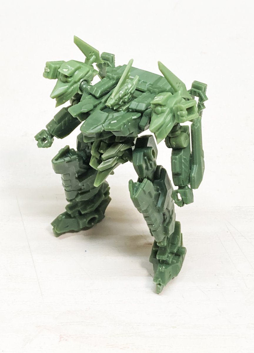 CAPSULE MACHINERY（カプセルマシナリー）モーティス 買えました！スレープニ―ルの時より可動部分が増えてる分所々少しはずれやすい印象はあります。足のジョイントが結構取れやすいので、ランナーを切って腰に貼り付けて取れないように改造すると、結構いい感じです。4枚目、モーティス