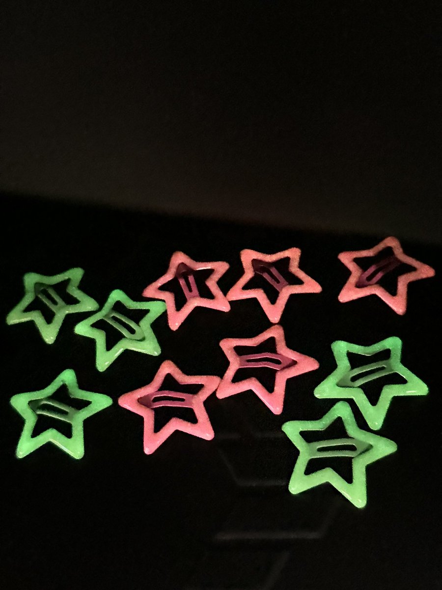 กิ้บดาวเรืองแสงง เดี๋ยวเอาไปแจกในคอนด้วย เย่เย่เย่ (ถ้าได้บัตรคอน😭🤟🏻)