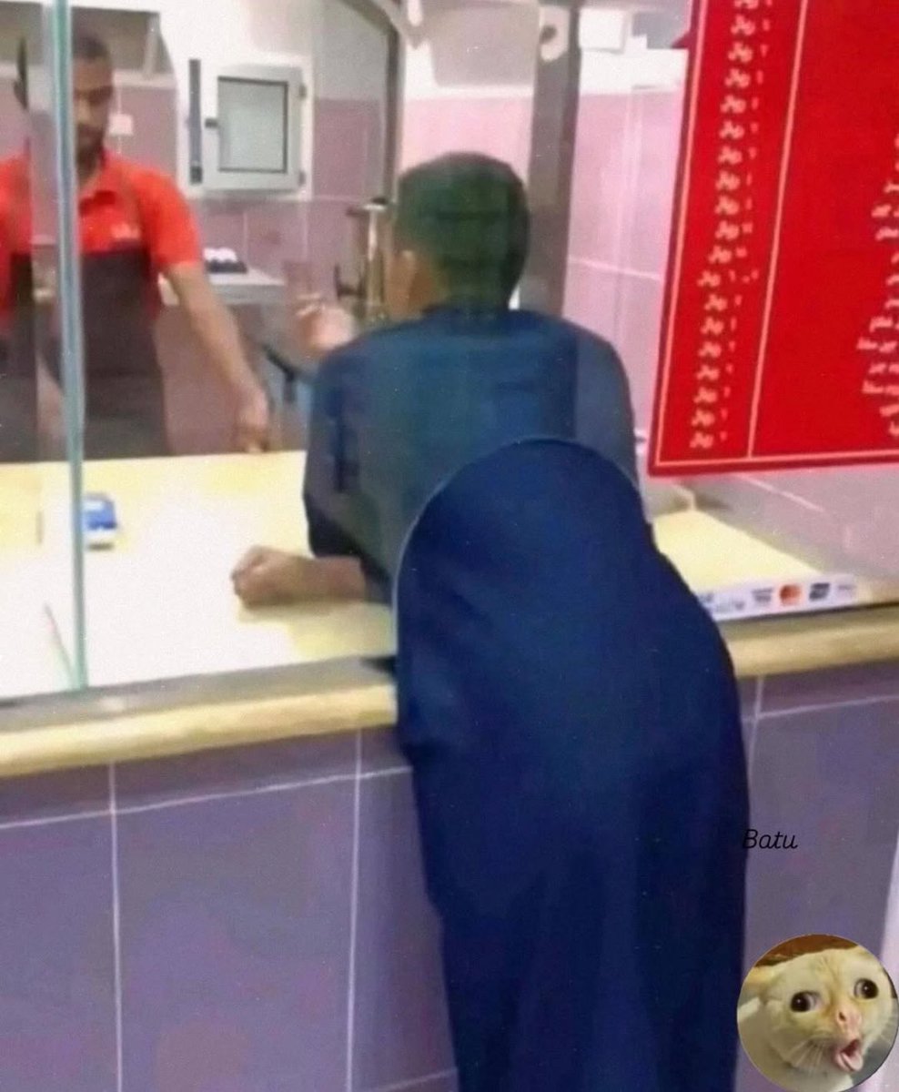 Adliye ön bürosunda camın arkasından dandik hurdacı mikrofonuyla artistlik yapan memura uygulamak istediğimiz