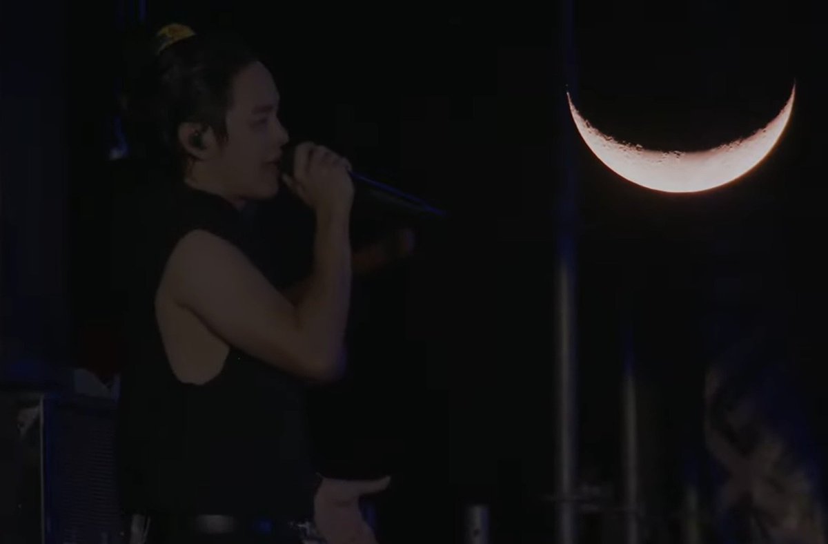 🌒 ชอบซีนนี้ในถ่ายทอดสดของพี่ ๆ Cocktail มาก เพลงงานเต้นรำในคืนพระจันทร์เต็มดวง มาพร้อมดวงจันทร์จริง ๆ บนท้องฟ้าเลย

นี่คือหนึ่งในเพลงโปรดของเราครับ และแน่นอนว่าเพลงนี้อยู่เบื้องหลังหลายบทความ หลายคอนเทนต์อวกาศของเราเลย

ขอบคุณสำหรับทุกบทเพลง ขอบคุณสำหรับทุกความทรงจำ