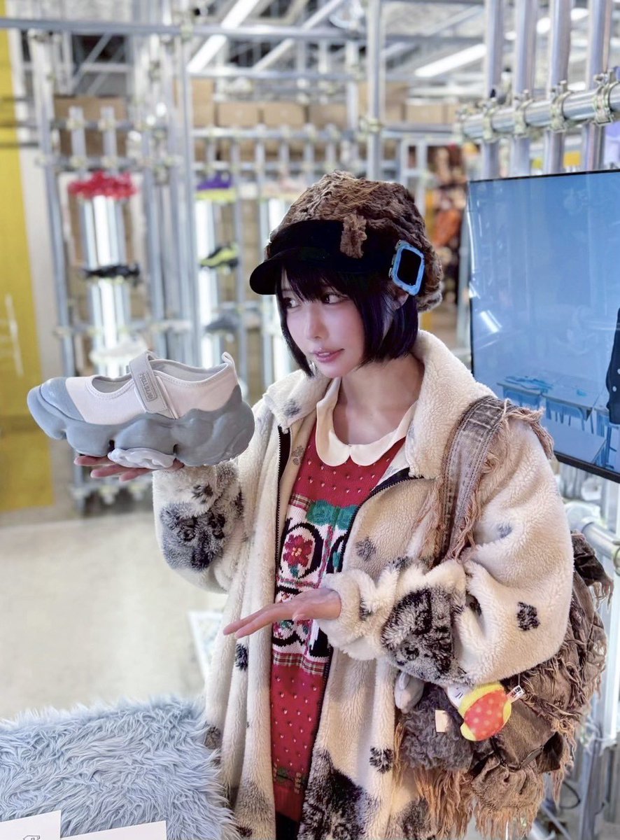 あの STAFF tweet media