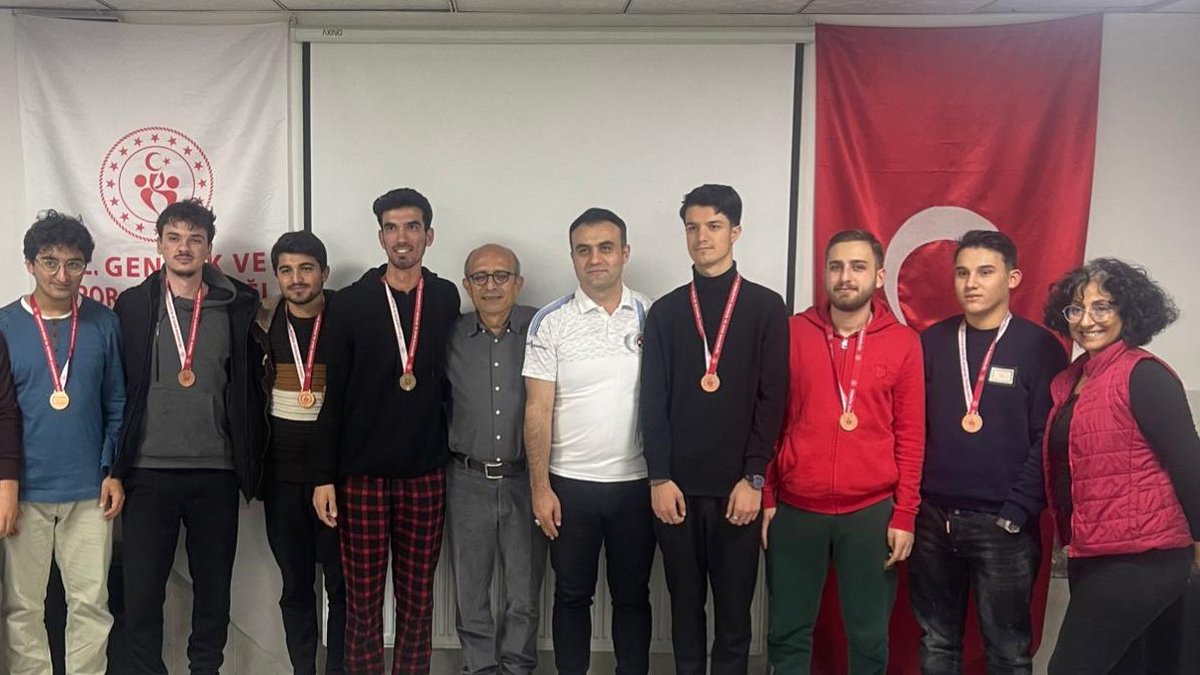 Piri Reis Yurdumuzda, öğrencilerimizin strateji dolu hamlelerine sahne olan "YurtLig Satranç Turnuvası" gerçekleştirildi. ♟️🏆

Turnuva sonunda dereceye giren öğrencilerimize madalyaları takdim edildi. Başarılarından dolayı tüm gençlerimizi tebrik ediyoruz. ✨👏