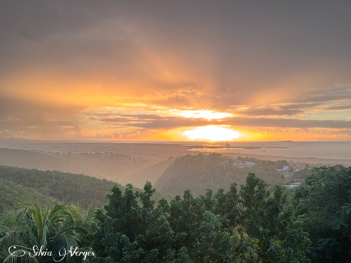 383_787's tweet photo. Buenos días ☀️ 
Felicidades 🎄🪅🎅
Amanecer,arcoíris y atardecer de el martes ! 
Ponce PR ♥️🇵🇷☕️ @Zona_del_tiempo @rcortestv2 @KevinDelbrey @manuelcrespotv @NormaOrtizRodr4 @NancyPe26627623 @noticel @moqjazz @GuaybanaJota @Fernando_AF14 @AtabeyPhotog @SusanSoltero #PoncePR https://t.co/bLRZyiPVZr