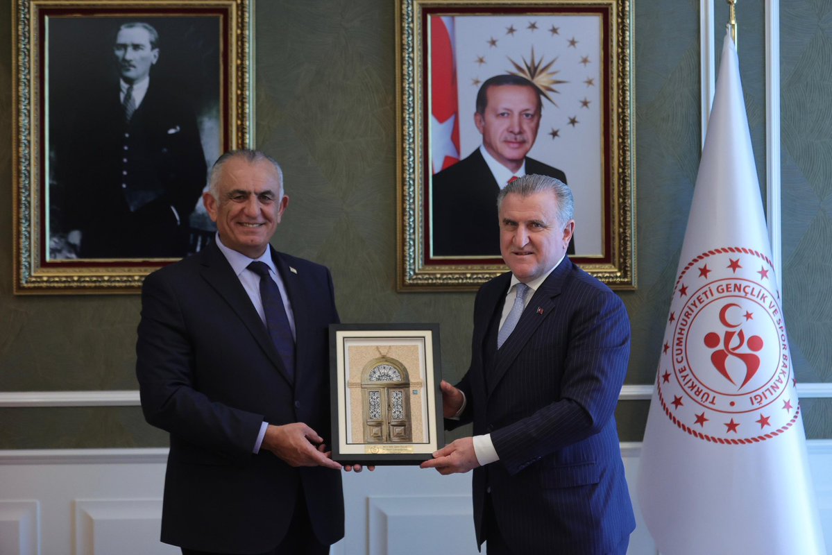Kuzey Kıbrıs Türk Cumhuriyeti Millî Eğitim Bakanı Sayın Nazım Çavuşoğlu ile Bakanlığımızda bir araya geldik.

Türkiye ile Kuzey Kıbrıs Türk Cumhuriyeti arasında yürütülen çalışmaların yanı sıra, gençlik ve spor alanındaki projelerimizi değerlendirdik.