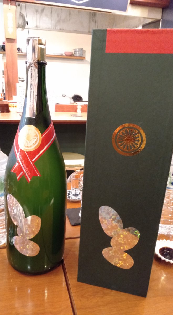 unaa1524's tweet photo. そーいや6年前のクリスマスはこれ飲んでました!!!!
#OMCD https://t.co/vB1l6NXWpm