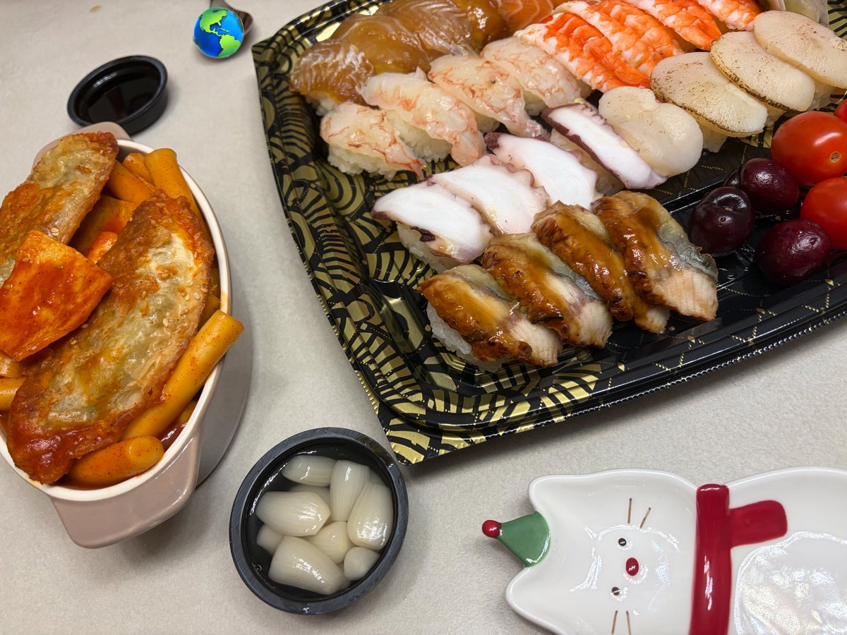 저 오늘 저희집에서 옥토넛 보면서 크리스마스 걸즈파티해요 이따 불닭도 먹을거임