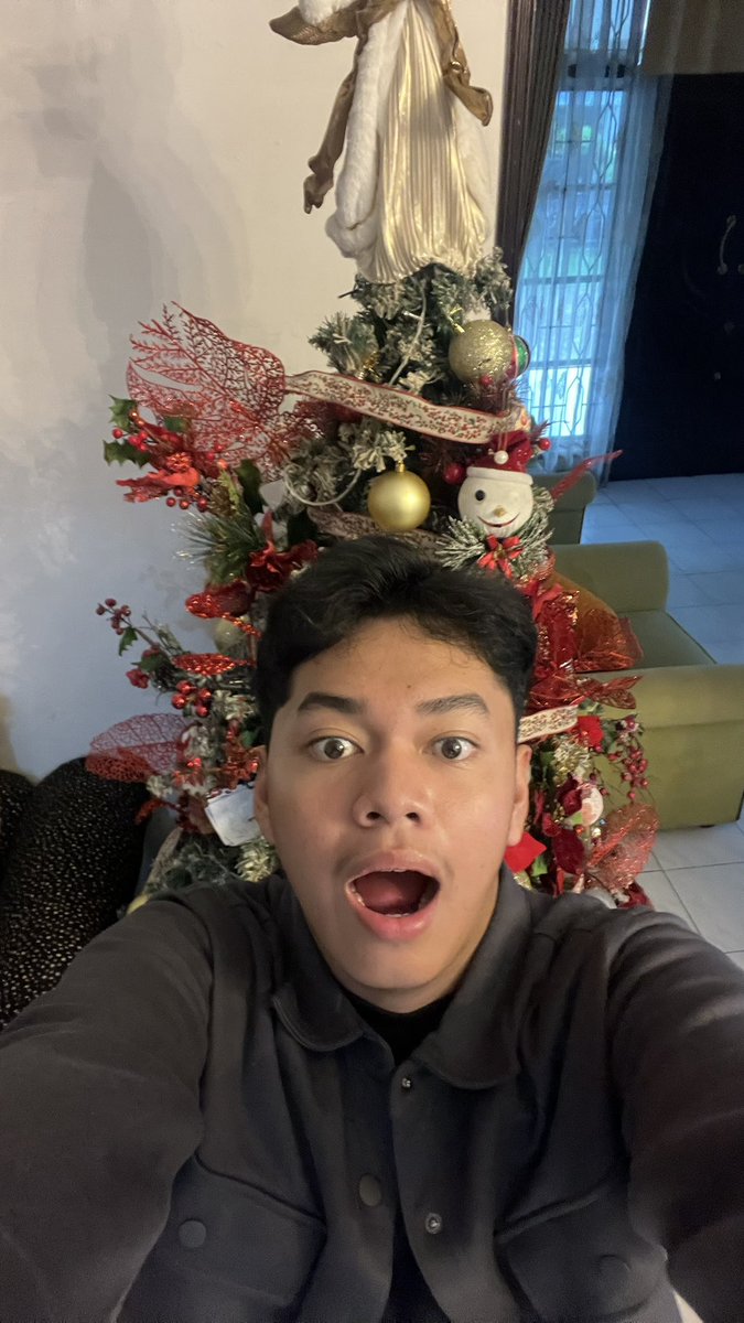 notsmailliw's tweet photo. christmas eve🎄🎄✨✨ https://t.co/RZh2fTaEHe