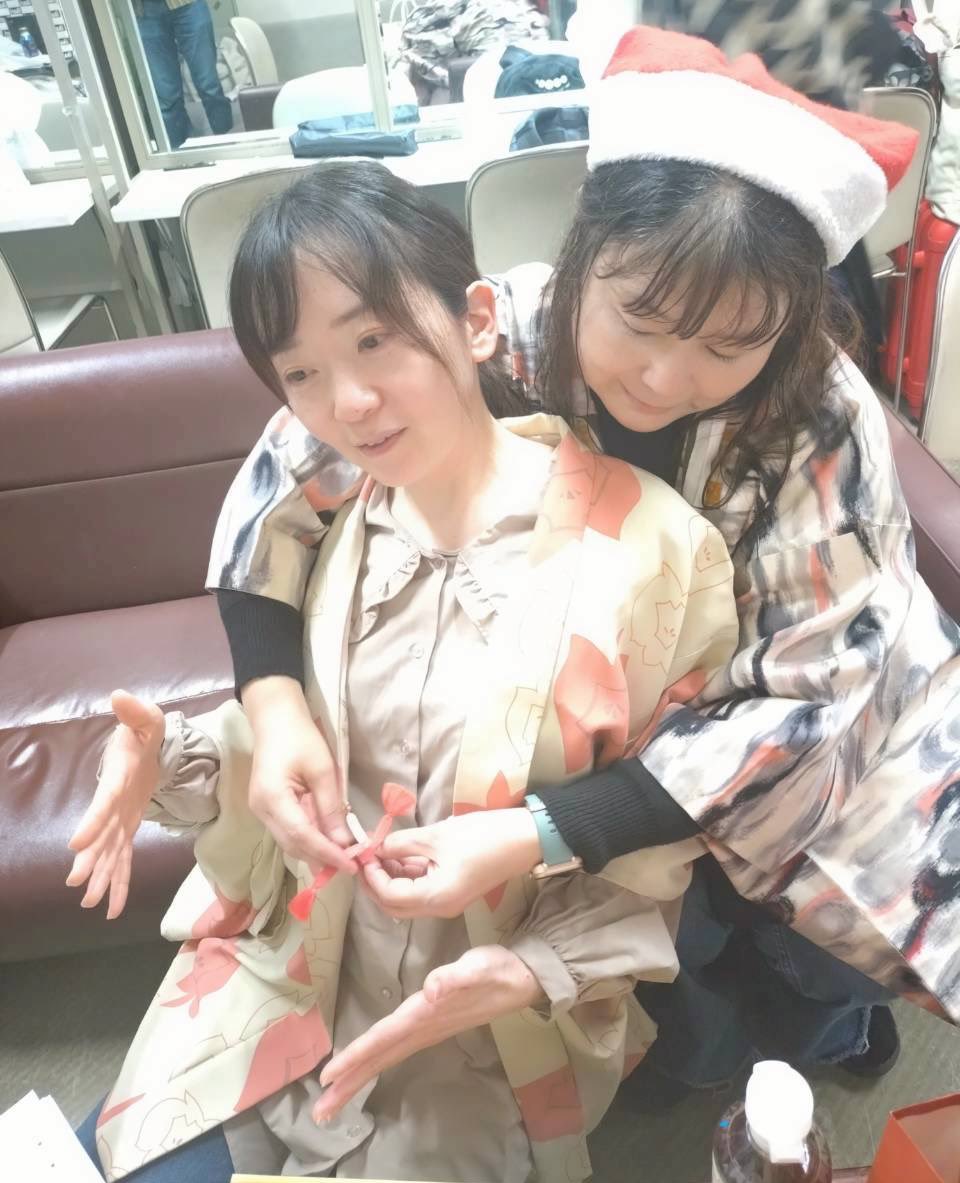 一門会の思い出③
写真2枚しかないですが、八海山さんといっぱいゴーストになりました。
これははたして正解なのかどうか。

（着物だけでなく、羽織の紐も何回も結んでもらいました、ありがとうございました🙇‍♀️）

写真はないですが、阿部さんもゴーストしてくれました！

幸せ。

#焼酎亭一門会