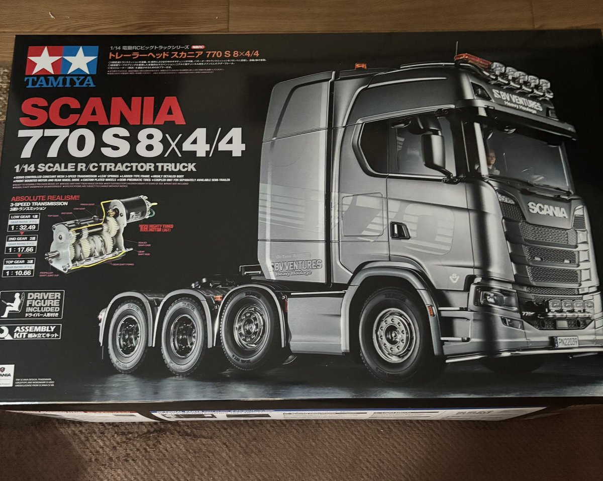 黒いネコさんに、クリスマスプレゼントを届けて頂きました😊
いやぁ、デカい、重い、パーツの数がえげつない！😅
フルオペじゃないんで、追加費用が・・
#タミヤ、#スカニア