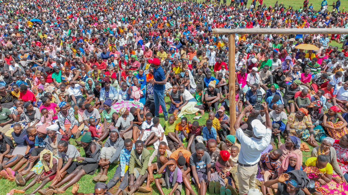 CGisairo's tweet image. My family and I pray that Jesus fills your life with happiness and guides you safely through every hardship. Joy to the world! Wishing you a Christmas filled with love and laughter.